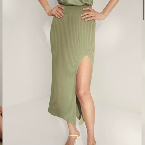 wilfred knit slit skirt in green from aritzia - Picture 1 of 4